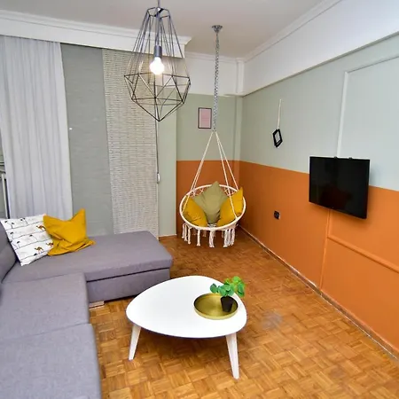 Colourful & Family-friendly Flat With A Funky Swing! Apartment Thessaloniki